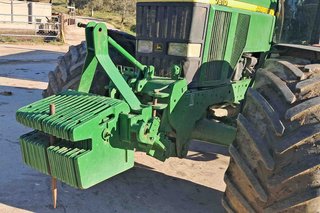 Tractor John Deere 7810.