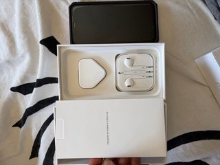Lote 2 iPhone: XR 128GB e 5 16GB