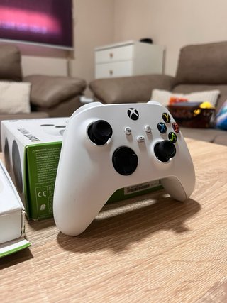 Mando Xbox “Robot White”