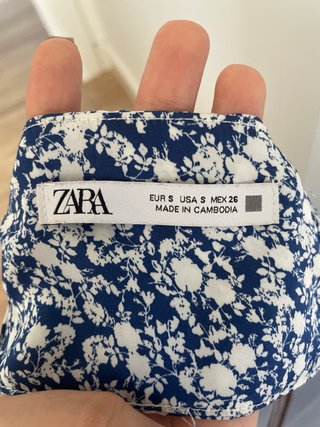 Top Zara floral azul y blanco