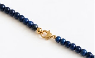 Elegante collar azul y dorado