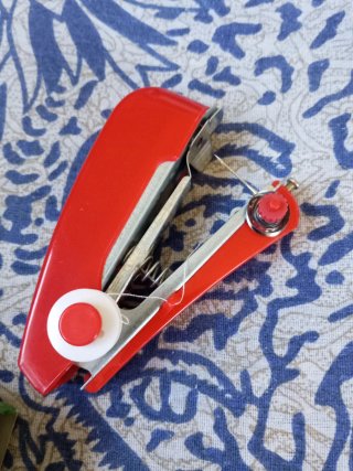 Maquina de coser de mano