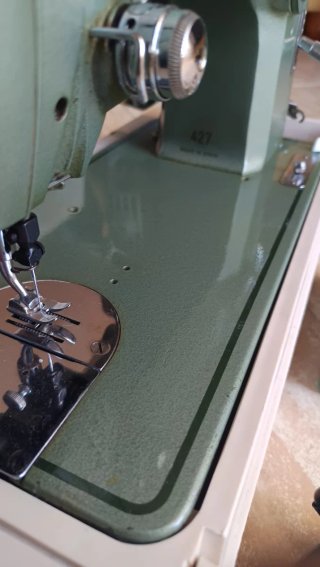 Máquina de coser Refrey 427