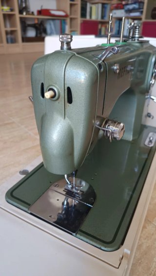 Máquina de coser Refrey 427