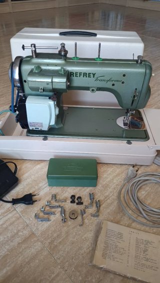 Máquina de coser Refrey 427