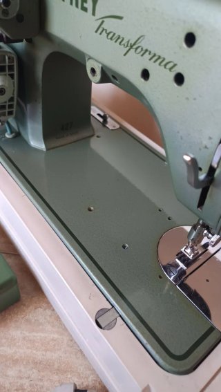 Máquina de coser Refrey 427