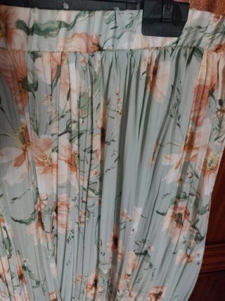 Falda H&M floral plisada