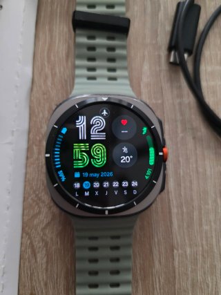 Samsung Galaxy Watch Ultra con caja y 4 correas
