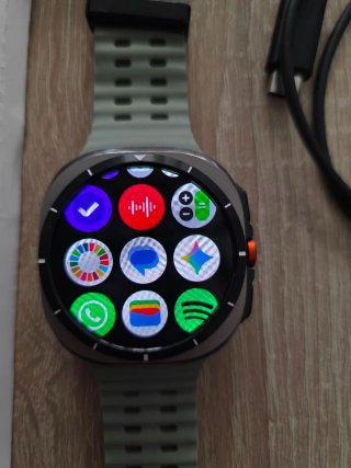 Samsung Galaxy Watch Ultra con caja y 4 correas