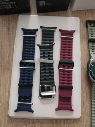 Samsung Galaxy Watch Ultra con caja y 4 correas