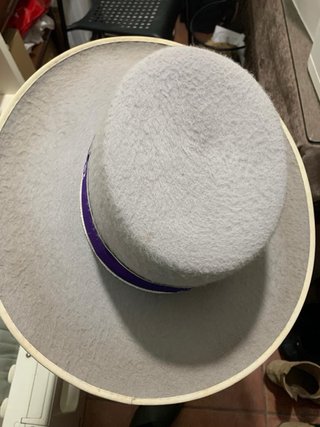 Sombrero Rociero Gris con Cinta Morada