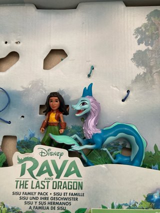Figuras Raya y Sisu Disney