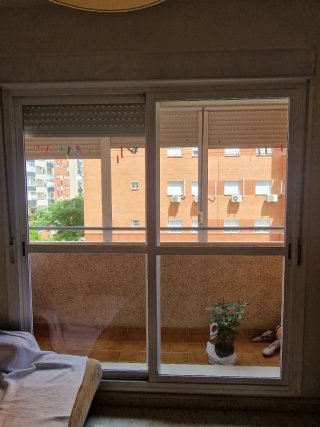 Ventanal aluminio blanco + persianas PVC