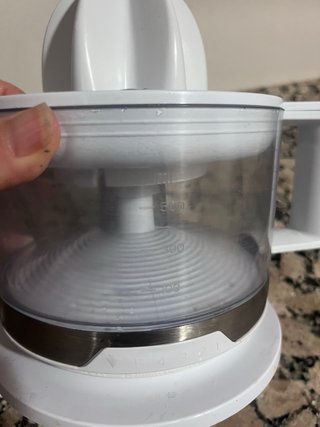 Exprimidor eléctrico blanco