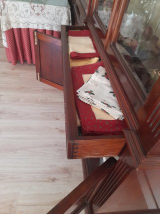 Vitrina de salón madera y cristal biselado