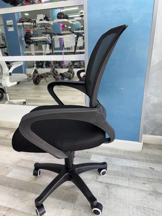 Silla de oficina ergonómica negra