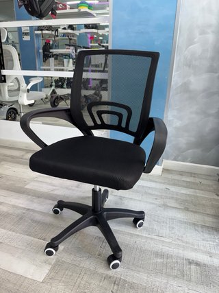 Silla de oficina ergonómica negra