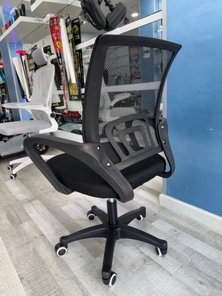 Silla de oficina ergonómica negra