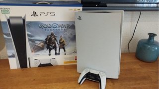 Consola Sony PS5 Disco + God of War Ragnarök