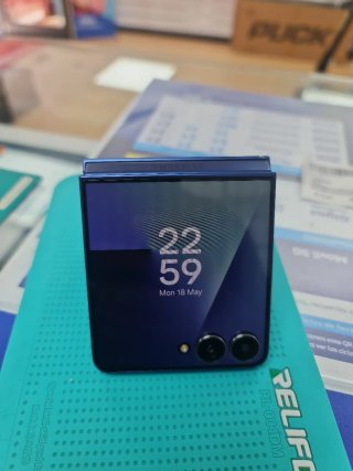 Samsung Z Flip 7 Azul Marino