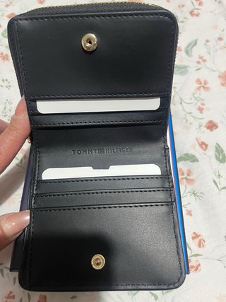 Cartera Tommy Hilfiger Negra y Dorada
