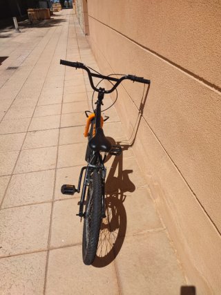 Bicicleta BMX Nera e Arancione