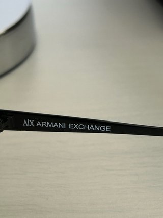 Gafas de sol Armani Exchange negras.