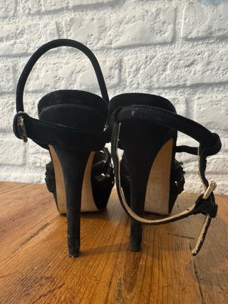 Sandalias de tacón negras con pedrería