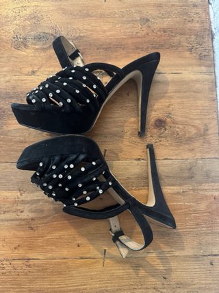 Sandalias de tacón negras con pedrería