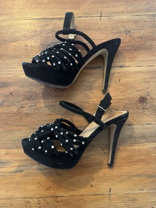 Sandalias de tacón negras con pedrería