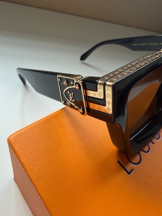 Occhiali da sole Louis Vuitton neri e dorati