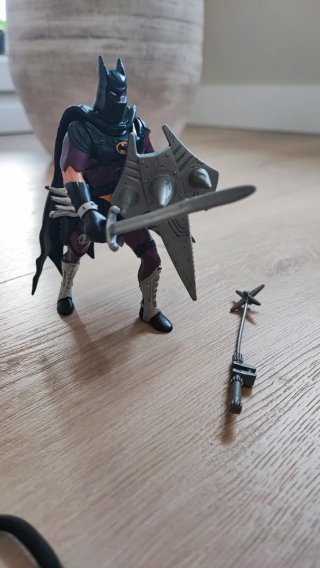 Batman Guerrero Oscuro con Accesorios
