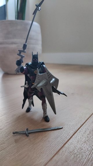 Batman Guerrero Oscuro con Accesorios
