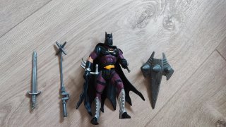 Batman Guerrero Oscuro con Accesorios