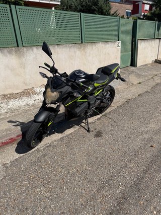Kawasaki Z125 2021 Negra y Verde 15cv