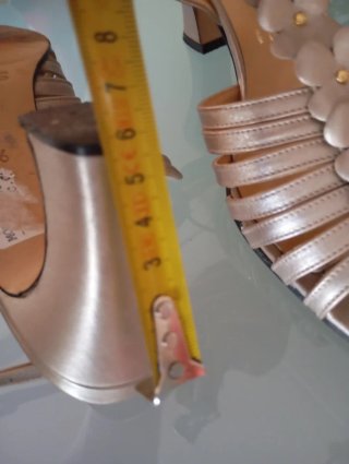 Sandalias Amparo Vera en  doradas ocre,todo piel