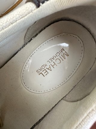 Deportivas Michael Kors Beige y Blancas