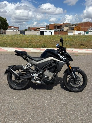 CF Moto NK 300 Negra