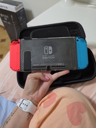 Nintendo Switch con funda y juegos