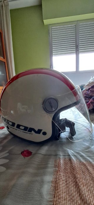 Casco de moto con candado