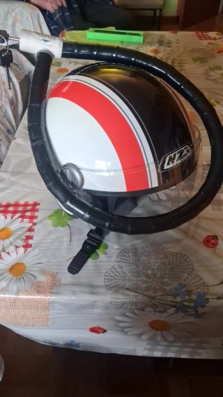 Casco de moto con candado
