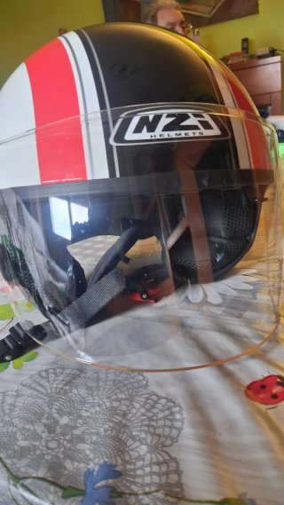 Casco de moto con candado