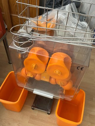Exprimidor de naranjas automático
