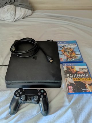 Consola PS4 Slim Negra + 3 Juegos