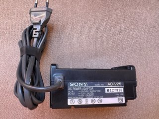 Sony AC-V25 Adaptador Corriente y Cargador 2 en 1