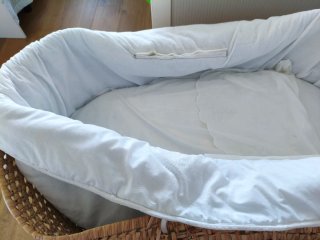 Moisés de mimbre con funda y soporte