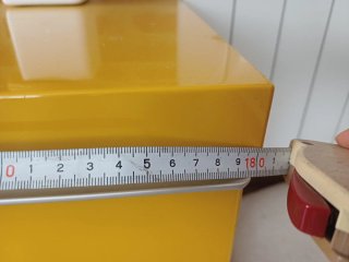 Mueble TV moderno amarillo