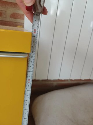 Mueble TV moderno amarillo