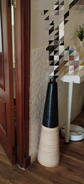 Maceteros altos beige y negro