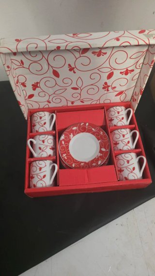 Nuovo set di tazze in porcellana